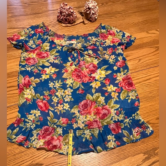 HOLLISTER Flowy, Loose-Fit Sheer Bold Floral 🌺 - Picture 12 of 13